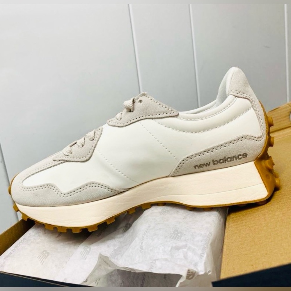 NEW BALANCE 327 Casual Sneakers Shoes Women 9.5 / Men 8 Moonbeam Grey NEW - Picture 12 of 16